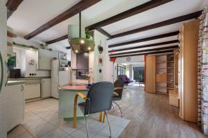 a kitchen with a table and chairs in a room at Ferienhaus In Oerrel Mit Pool in Munster