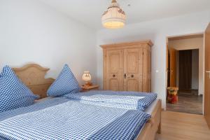 a bedroom with two beds with blue and white sheets at Fewo Kessler Schwarzwaldstüble in Häusern