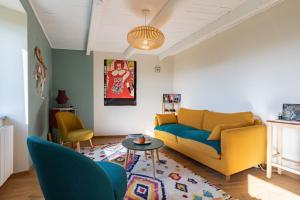 a living room with a couch and two chairs at La Casita in Beauvène