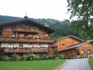 a building with flowers on the balconies of it at Oberbründlingchalet in Taxenbach