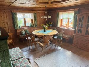 a dining room with a table and chairs in a cabin at Oberbründlingchalet in Taxenbach +10 photos