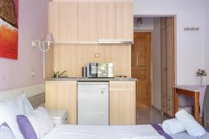 a small kitchen with a bed in a room at Nontas Home 25 in Kalamitsi
