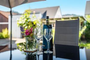 a table with wine glasses and a bottle of wine at Zum alten Wald in Zell am Harmersbach