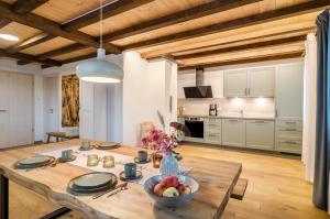 a kitchen with a wooden table with a bowl of fruit on it at Landluft Ferien - Wohnung Abendrot in Heiligenberg