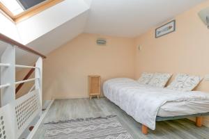 a small bedroom with a bed and a ladder at Appartement face mer et Piscine in Le Croisic