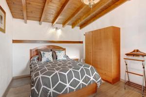 a bedroom with a bed and a wooden ceiling at El Sarmiento in Tegueste +29 photos