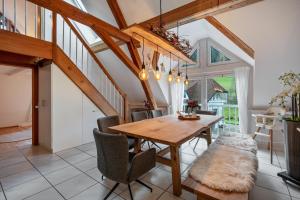 a dining room with a wooden table and chairs at Schwarzwaldmomente in Hornberg