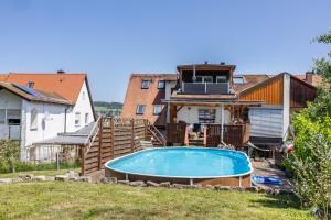 a house with a swimming pool in a yard at Ferienwohnung Luna in Bindlach