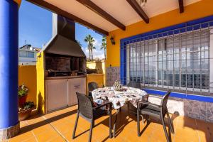 a kitchen with a table and chairs and a stove at Milestone House in Rincón de la Victoria