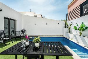 a patio with a table and a swimming pool at Casita El Pleito in Candelaria