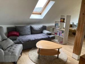 a living room with a couch and a table at Ferienwohnung Wie zu Hause in Ostritz