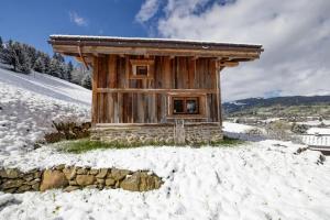 a small wooden cabin in the snow at Mazot des aravis in Combloux