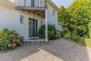 a house with a balcony on the side of it at Villa Saint-Martin - Pompignac in Pompignac