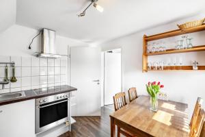 a kitchen and dining room with a wooden table at Ferienwohnung Bayerl in Kirchseeon