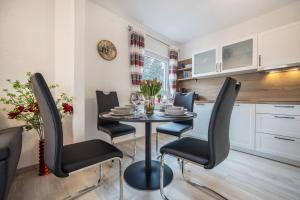 a kitchen and dining room with a table and chairs at Ferienhaus an der Göhrde in Zernien