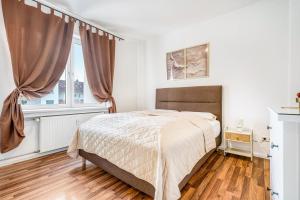 a bedroom with a bed and a window at Wohnung am Hagener Hbf - 4 Og in Hagen