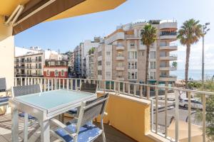 a balcony with a table and chairs and a view of the ocean at Apartamento Palomera Blanes in Blanes
