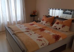 a bed with a blanket on it in a bedroom at Ferienwohnung Laura in Langenargen