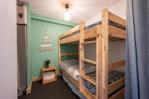 a bedroom with two bunk beds and a christmas tree at Charmant Duplex Au Pied Des Pistes in Albiez-Montrond