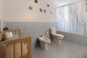 a bathroom with a toilet and a bidet at São Roque Apartment in São Roque +26 photos