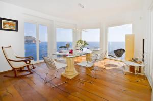a dining room with a table and chairs at Villa Blanca in Capdepera