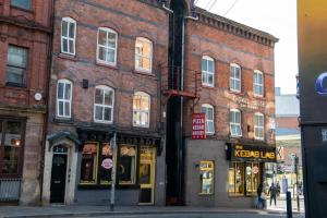 an old brick building on a city street at Apartment in cite center in Manchester