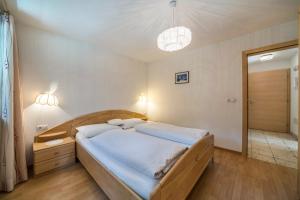 a bedroom with a large bed in a room at Ferienhaus Maria Schneeglöcklein in Moso
