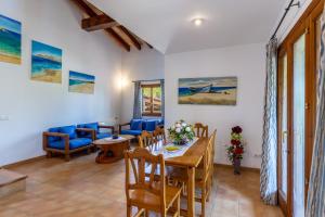 a dining room with a table and chairs at S Estanyol in Colonia de Sant Pere
