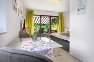 a living room with a table and a bed at Ferienpark Gustow B09 in Gustow