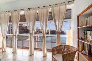 a room with a large window with a view of the ocean at Vv Suite Las Velas in Gáldar