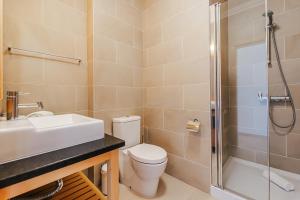 a bathroom with a toilet sink and a shower at Beachfront Atlantic Sunset A07 in Óbidos