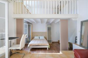 a bedroom with a bed and a loft at Maison Centre Cannes Avec Terrasse in Cannes