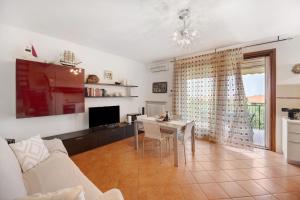 a living room with a couch and a table and a tv at Residence Bardolino in Bardolino