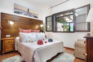 a bedroom with a bed with a wooden headboard at Casa Lancelot in Tinajo +18 photos