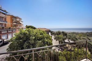 a view of the ocean from a balcony at I Girasoli in Alassio