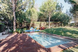 a swimming pool in the backyard of a house at Tróia Villa Paradise in Troia