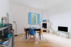 a living room with a table and chairs at Villa Camilla a Otranto in Otranto