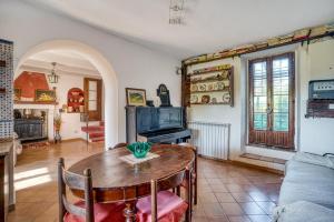 a living room with a table and a couch at Col Di Metino - Umbria in Gualdo Tadino