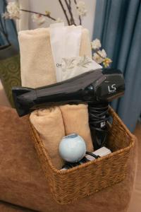 a wicker basket with a hair dryer and a ball at Sinsup villa Mountain View 2 in Ban Huai Khai
