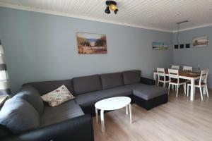 a living room with a couch and a table at Bei Heike 1 in Zetel