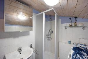 a bathroom with a sink and a shower at Mansarda Dei Pescatori in Imperia +13 photos