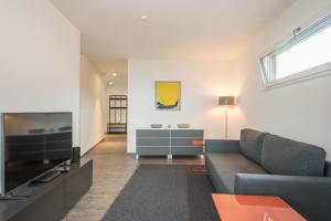 a living room with a couch and a tv at Ferienwohnung Arguna in Langenargen
