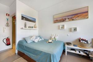 a bedroom with a bed with a hat on it at The Studio - Pet friendly in Alvor