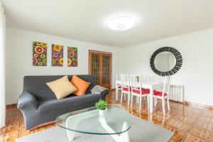 a living room with a couch and a table at Apartamento Villa Mercedes in Rubí