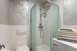 a bathroom with a shower with a glass door at Gemütliches Appartament in Aldingen