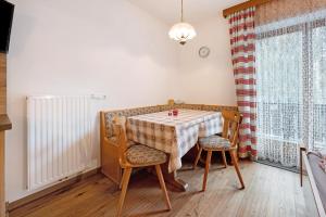 a dining room with a table and two chairs at Heiserhof App Holunder in Racines