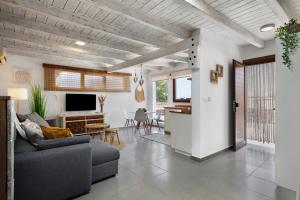 a living room with a couch and a table at Apartamento Romero in Arrecife