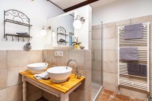 a bathroom with two sinks and a shower at Augensteins Burgzimmer in Seelbach +21 photos