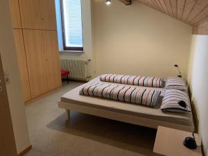 a bed with two pillows on it in a room at Ferienwohnung Käppeler in Salem