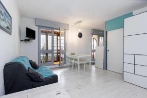a living room with a couch and a table at Location Noly in Seignosse